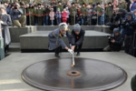 «Москва-Новосибирск»: Сибиряки зажгли вечный огонь на Монументе Славы
